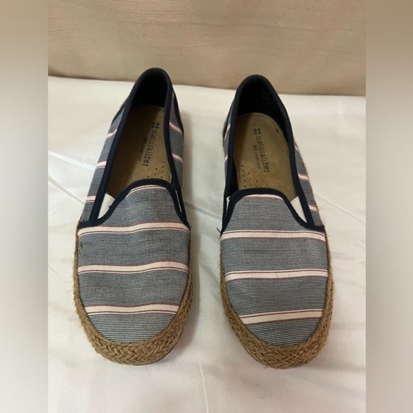Naturalizer Shoes - Naturalizer BOGO slip on shoe with stripe and rope accents size 6 women’s ⚫️